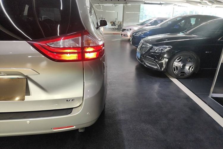 Used Toyota SIENNA 2016 3.5L Two-Wheel Drive 7-Seater Parallel Import Exterior 6