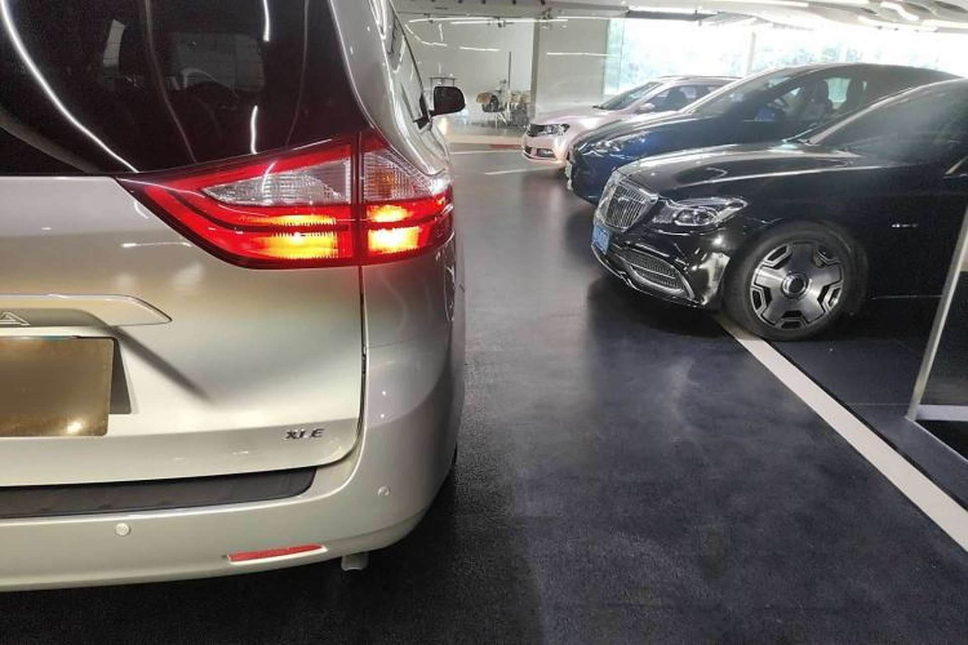 Used Toyota SIENNA 2016 3.5L Two-Wheel Drive 7-Seater Parallel Import Exterior 6