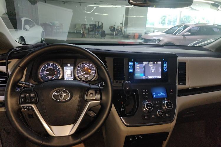 Used Toyota SIENNA 2016 3.5L Two-Wheel Drive 7-Seater Parallel Import Interior 2