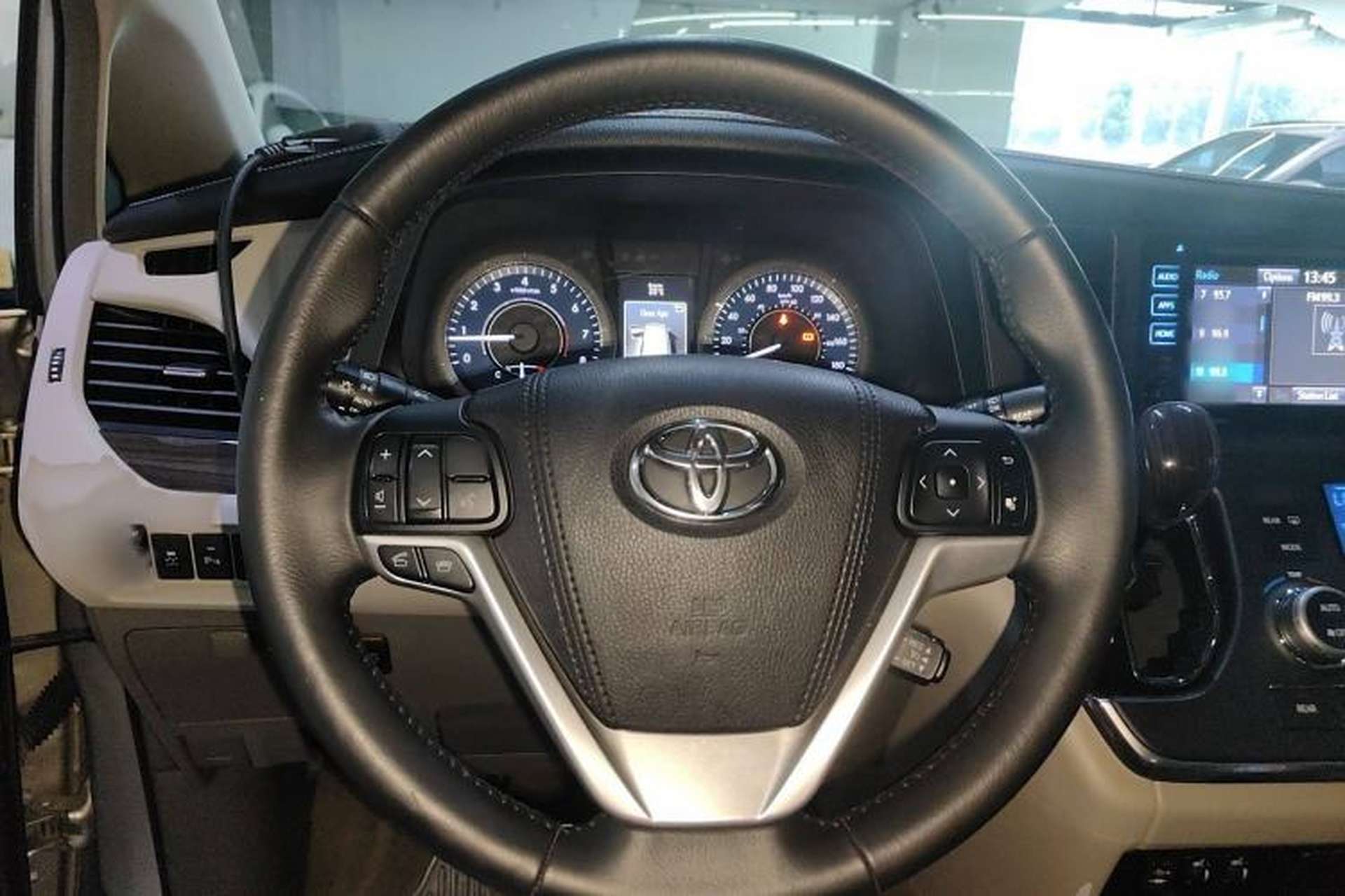 Used Toyota SIENNA 2016 3.5L Two-Wheel Drive 7-Seater Parallel Import Steering Wheel