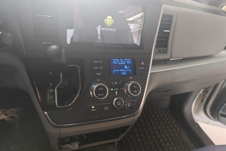 Used Toyota SIENNA  Audio And AC Panel