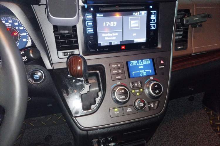 Used Toyota SIENNA  Audio And AC Panel
