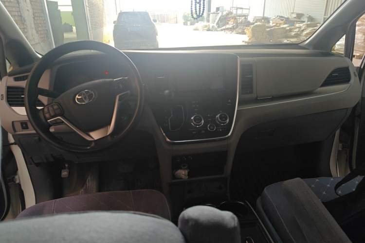 Used Toyota SIENNA  Center Console
