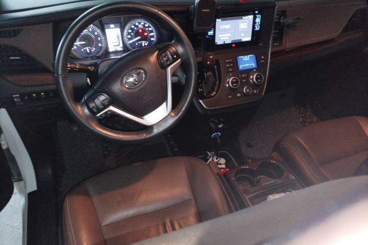 Used Toyota SIENNA  Center Console