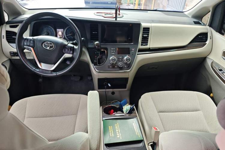 Used Toyota SIENNA  Center Console