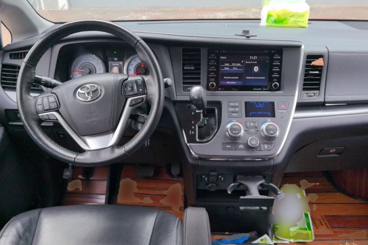 Used Toyota SIENNA 2016 3.5L Two-Wheel Drive 7-Seater Parallel Import Center Console