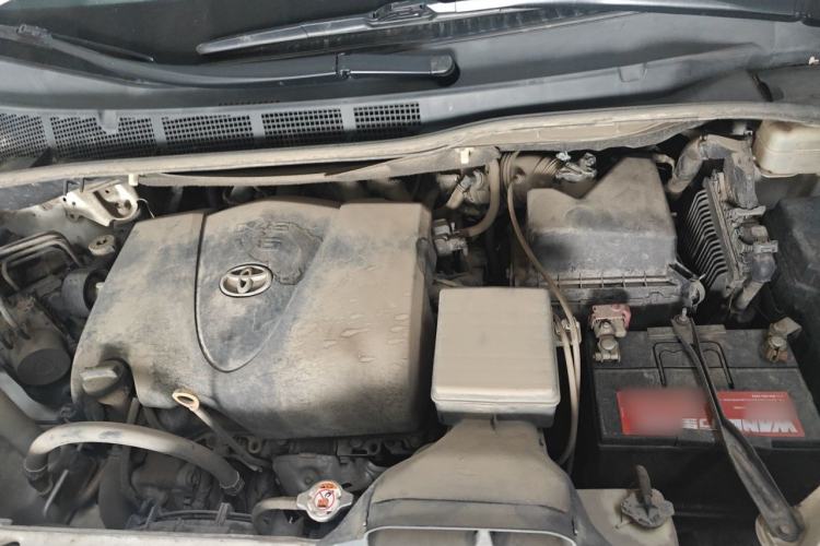 Used Toyota SIENNA  Engine Bay