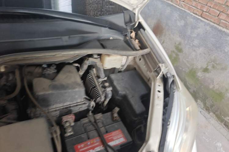 Used Toyota SIENNA  Engine Bay Left