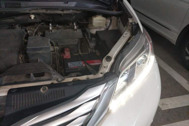 Used Toyota SIENNA  Engine Bay Left