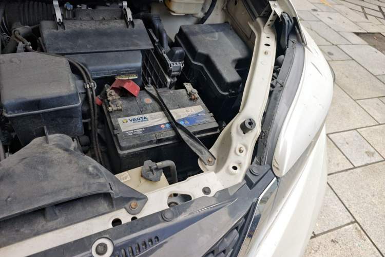 Used Toyota SIENNA  Engine Bay Left