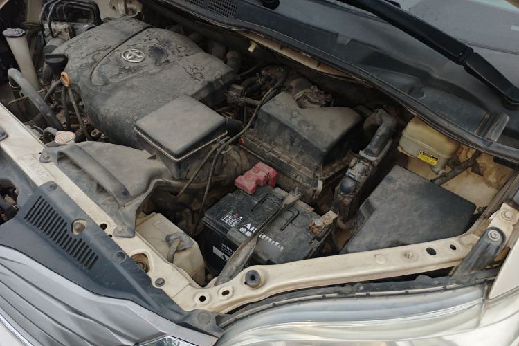 Used Toyota SIENNA  Engine Bay Left