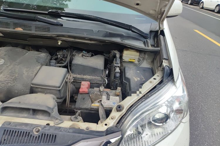 Used Toyota SIENNA  Engine Bay Left