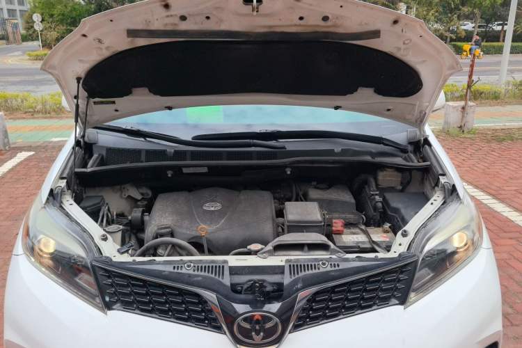 Used Toyota SIENNA 2016 3.5L Two-Wheel Drive 7-Seater Parallel Import Engine Bay