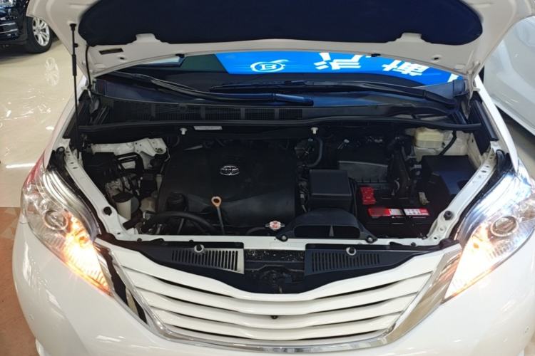 Used Toyota SIENNA 2016 3.5L Two-Wheel Drive 7-Seater Parallel Import Engine Bay