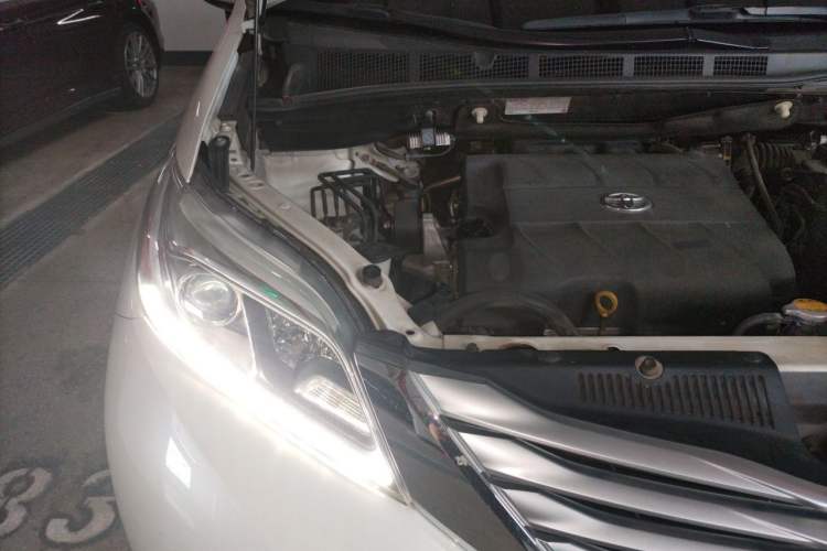 Used Toyota SIENNA  Engine Bay Right