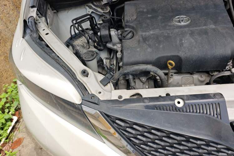 Used Toyota SIENNA  Engine Bay Right