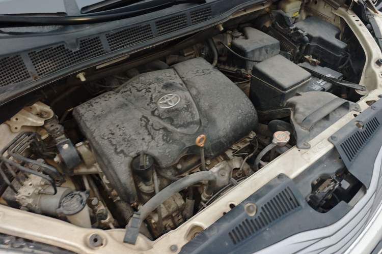 Used Toyota SIENNA  Engine Bay Right