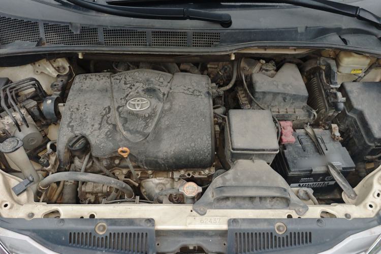 Used Toyota SIENNA  Engine Bay