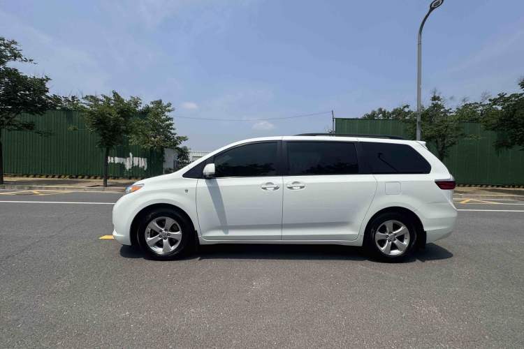 Used Toyota SIENNA 2016 3.5L Two-Wheel Drive 7-Seater Parallel Import Exterior 4