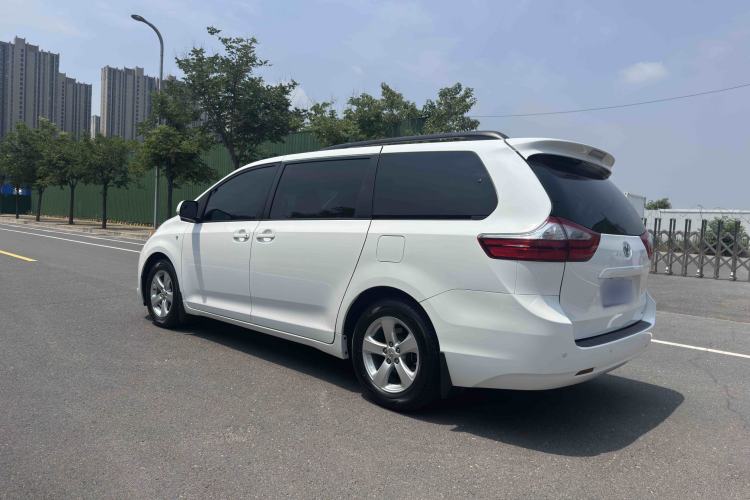 Used Toyota SIENNA 2016 3.5L Two-Wheel Drive 7-Seater Parallel Import Exterior 5