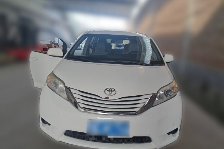 Used Toyota SIENNA  Front