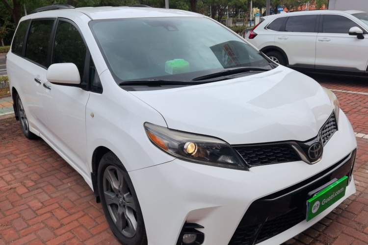 Used Toyota SIENNA 2016 3.5L Two-Wheel Drive 7-Seater Parallel Import Front Right 45 Deg