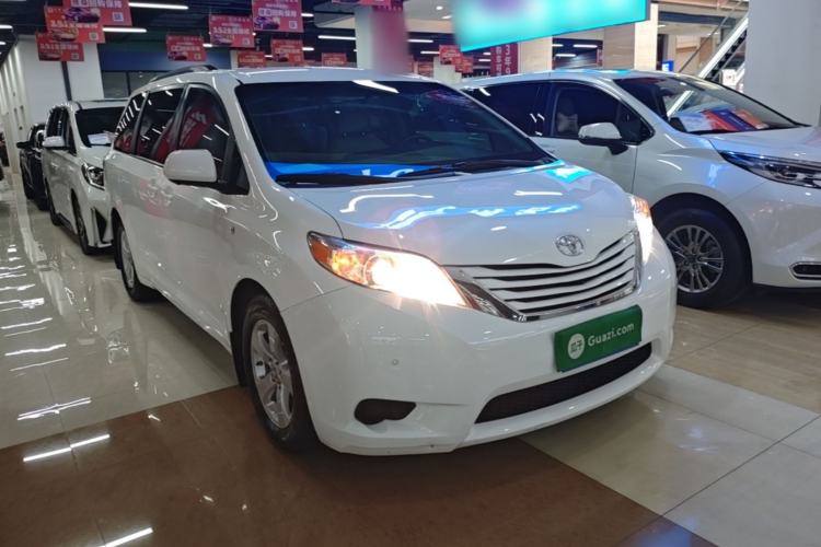 Used Toyota SIENNA 2016 3.5L Two-Wheel Drive 7-Seater Parallel Import Front Right 45 Deg
