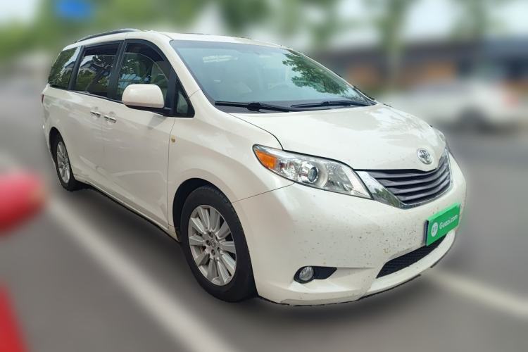 Used Toyota SIENNA  Front Right 45 Deg