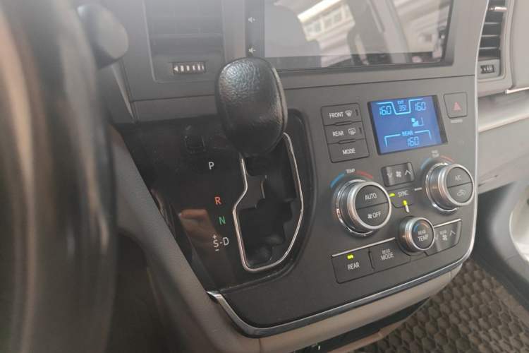 Used Toyota SIENNA  Gear Lever