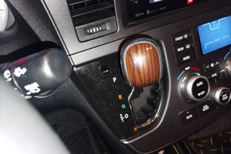 Used Toyota SIENNA  Gear Lever