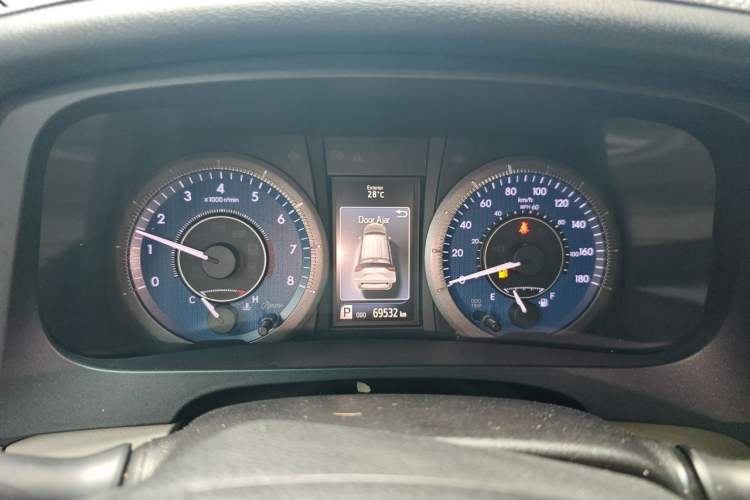 Used Toyota SIENNA  Instrument Cluster