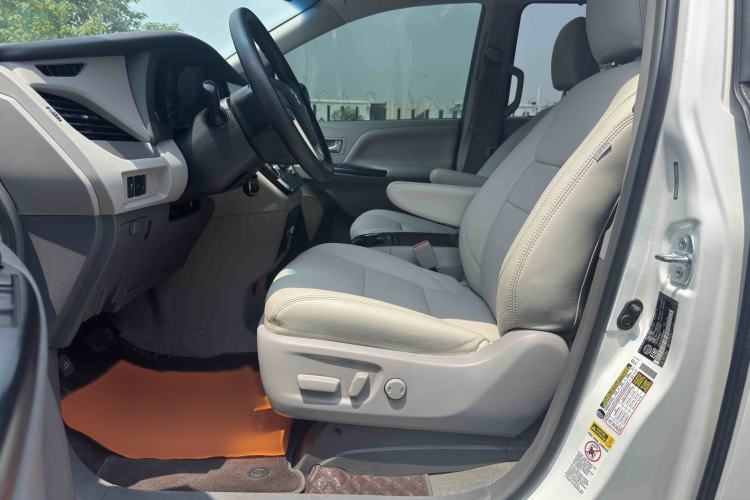 Used Toyota SIENNA 2016 3.5L Two-Wheel Drive 7-Seater Parallel Import Interior 1