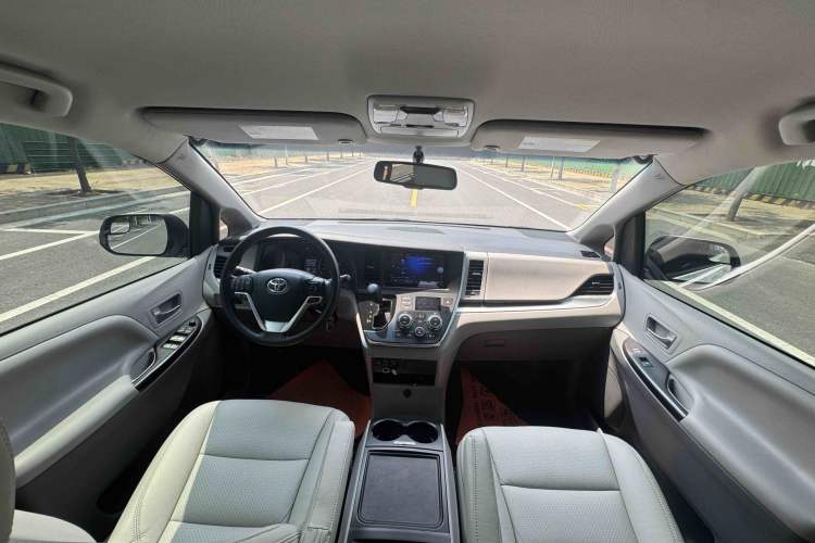 Used Toyota SIENNA 2016 3.5L Two-Wheel Drive 7-Seater Parallel Import Interior 3