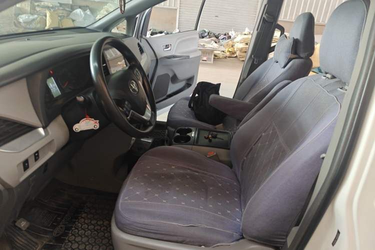 Used Toyota SIENNA  Left Front Seat