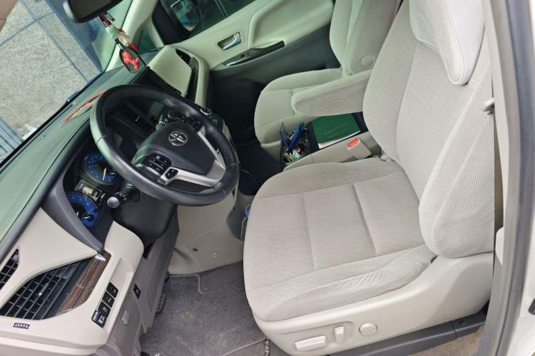 Used Toyota SIENNA  Left Front Seat