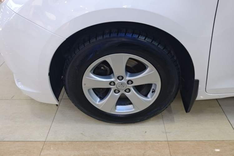 Used Toyota SIENNA 2016 3.5L Two-Wheel Drive 7-Seater Parallel Import Left Front Wheel Hub