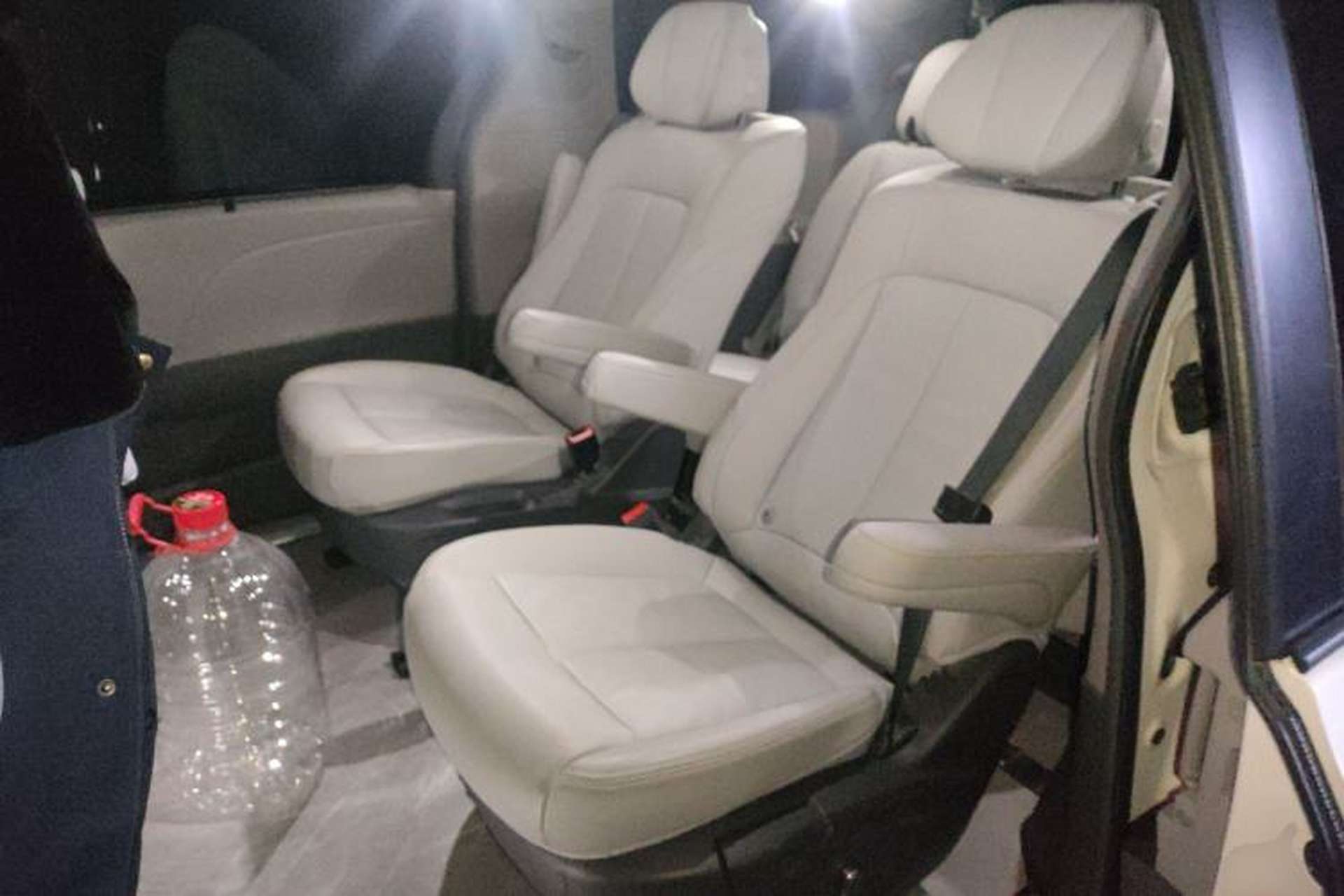 Used Toyota SIENNA 2016 3.5L Two-Wheel Drive 7-Seater Parallel Import Left Rear Seat