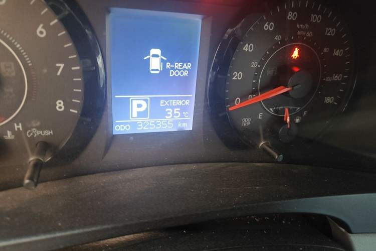 Used Toyota SIENNA  Odometer Close Up