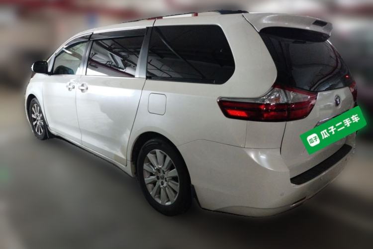 Used Toyota SIENNA  Rear Left 45 Deg