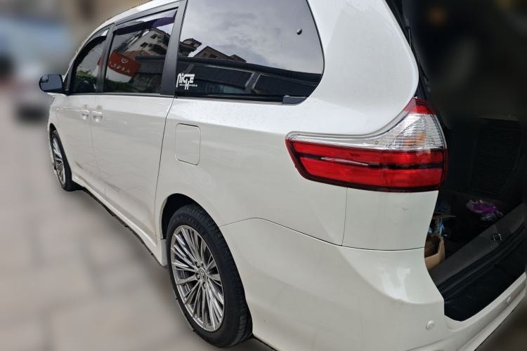 Used Toyota SIENNA  Rear Left 45 Deg