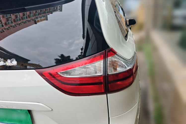 Used Toyota SIENNA  Rear Right 45 Deg