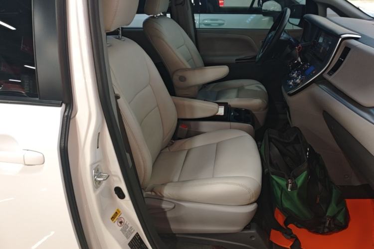 Used Toyota SIENNA 2016 3.5L Two-Wheel Drive 7-Seater Parallel Import Right Front Seat