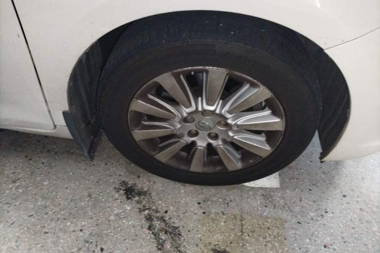 Used Toyota SIENNA  Right Front Wheel Hub