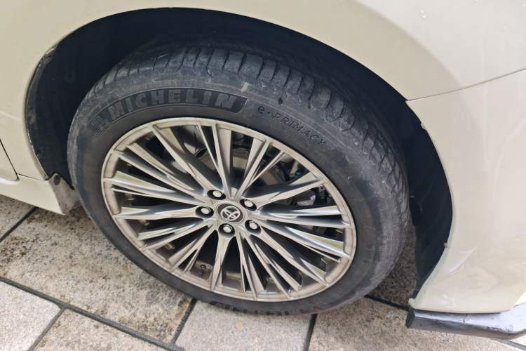 Used Toyota SIENNA  Right Front Wheel Hub