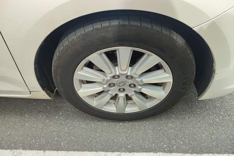 Used Toyota SIENNA  Right Front Wheel Hub