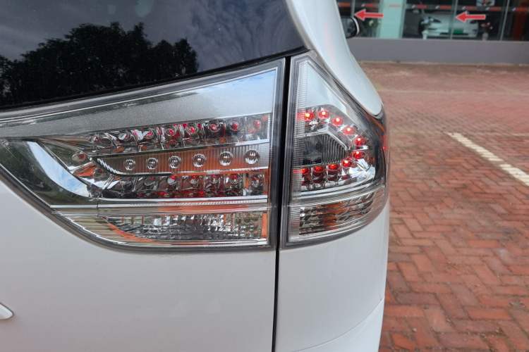 Used Toyota SIENNA 2016 3.5L Two-Wheel Drive 7-Seater Parallel Import Right Rear Taillight