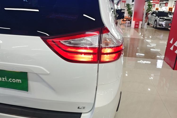 Used Toyota SIENNA 2016 3.5L Two-Wheel Drive 7-Seater Parallel Import Right Rear Taillight