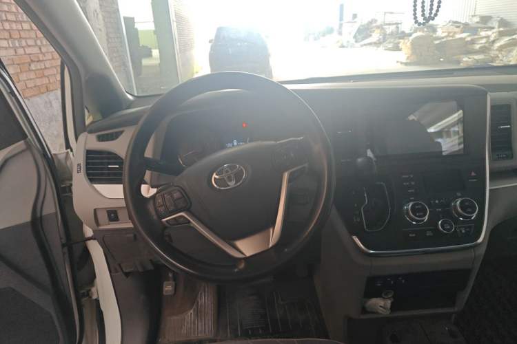 Used Toyota SIENNA  Steering Wheel