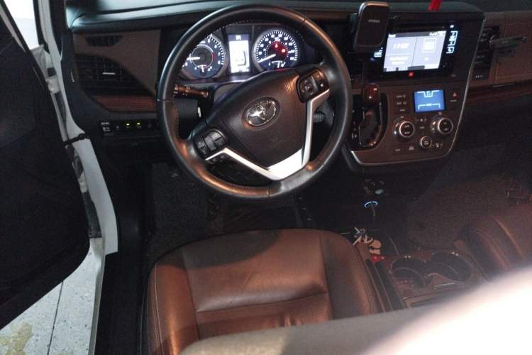 Used Toyota SIENNA  Steering Wheel