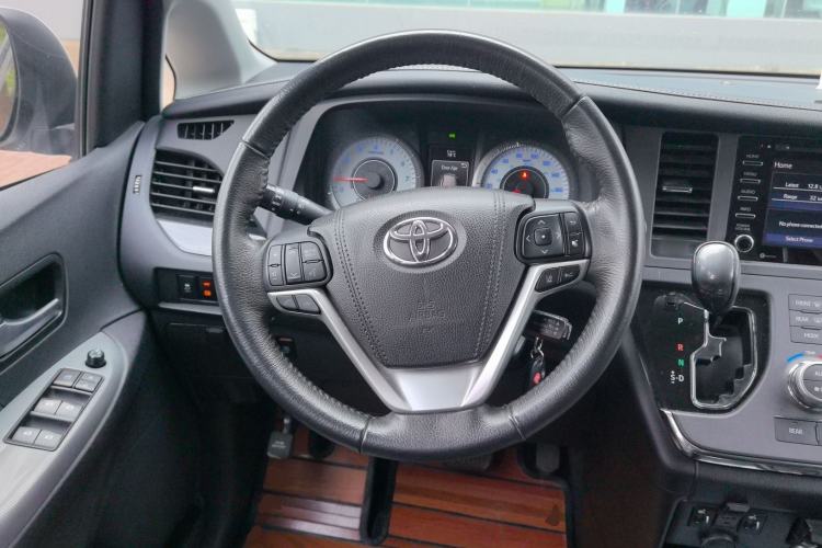 Used Toyota SIENNA 2016 3.5L Two-Wheel Drive 7-Seater Parallel Import Steering Wheel